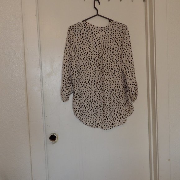 EUC XXL Lush Cream & Black Patterned Popover Top - Picture 6 of 6